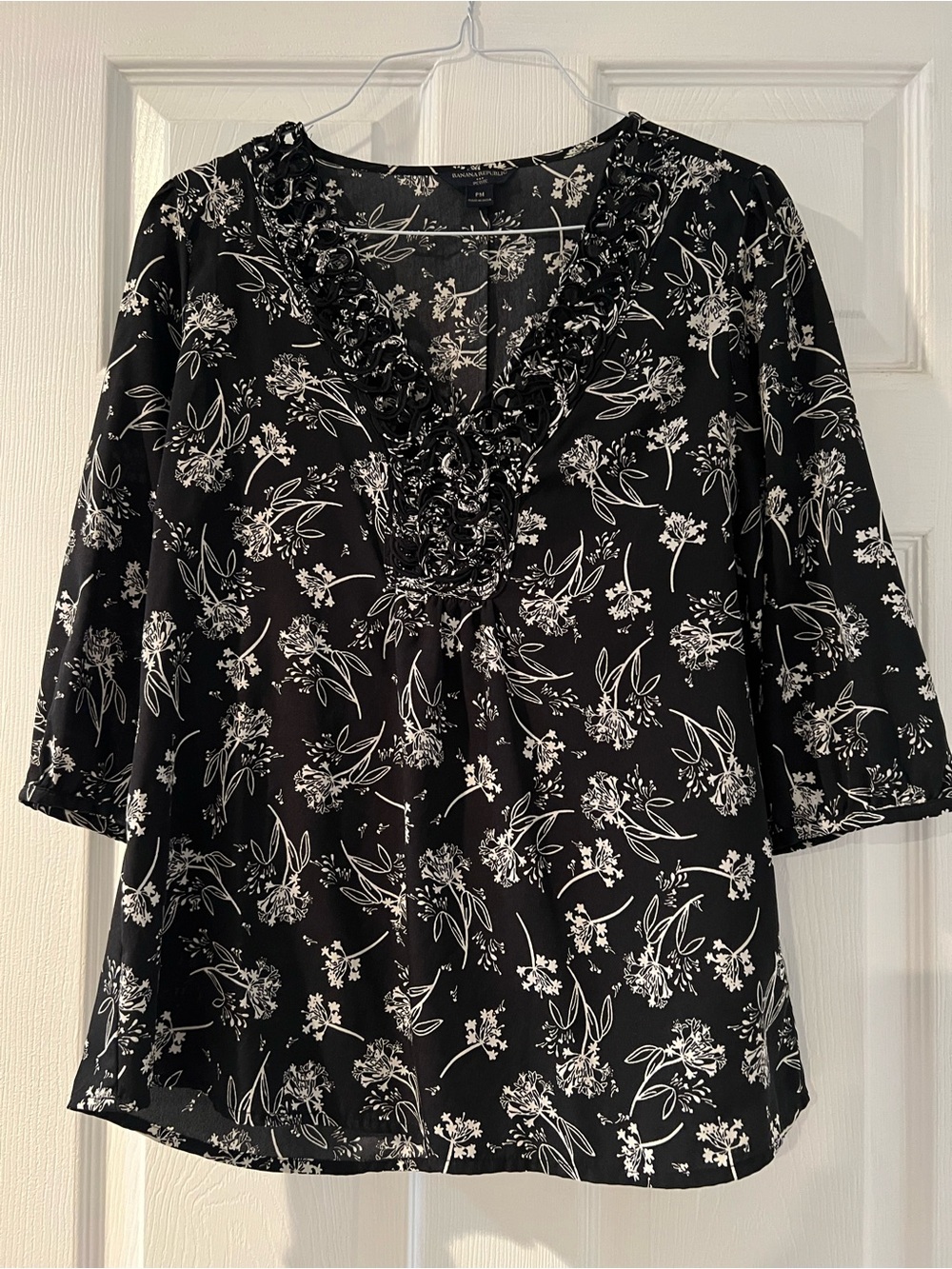 Banana Republic Black Floral V-Neck Women's Top